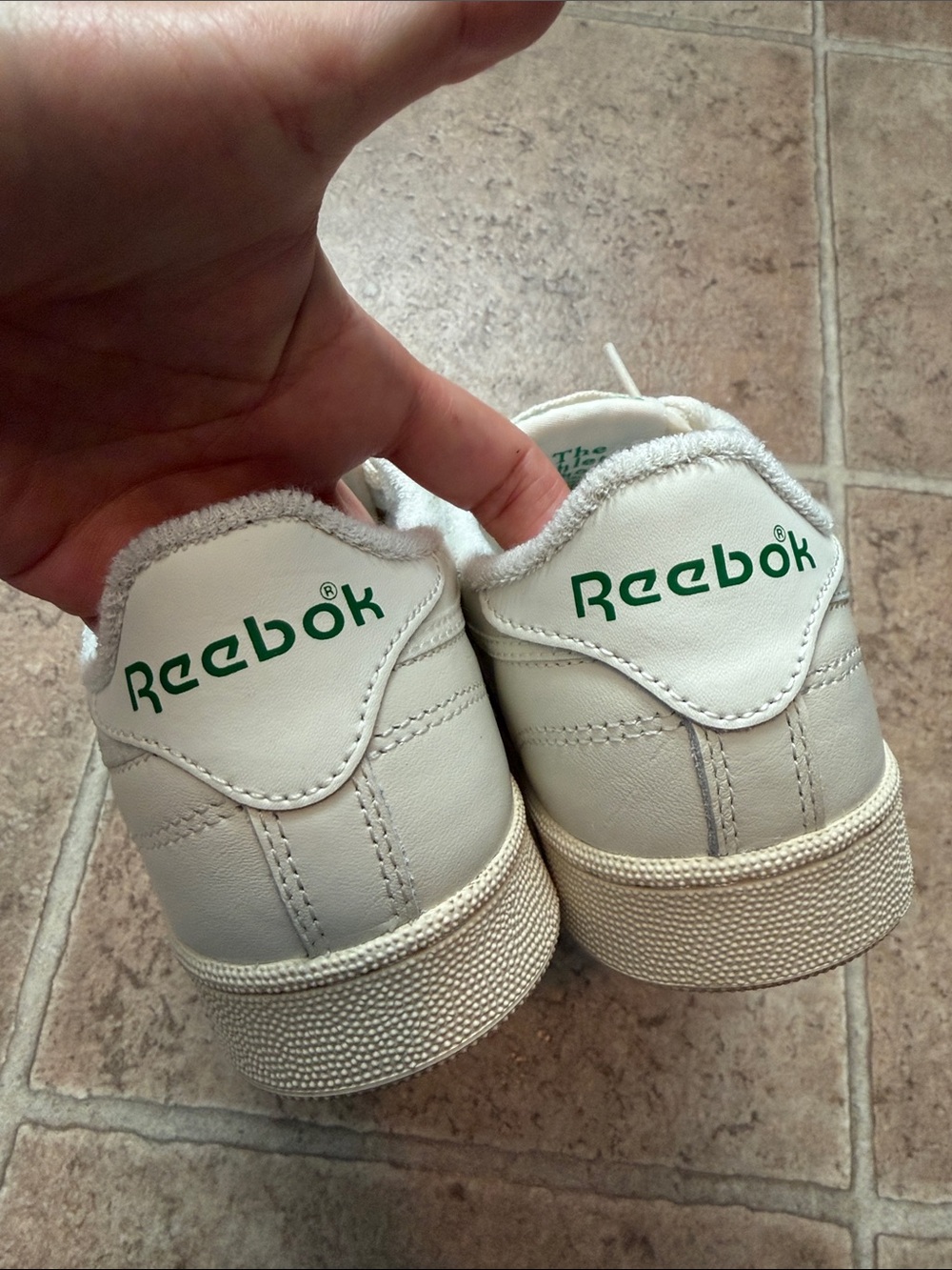 Reebok Leather Sneakers in Cream with Green and Red Logo. Size US W7.5 - Picture 9 of 11